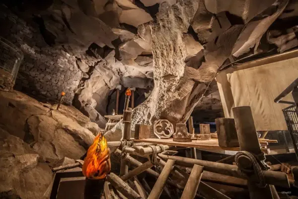 La Grotte de la Pierre de Volvic, une visite immersive entre pierre, lumière et histoire