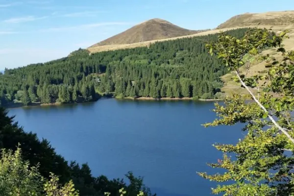 Les plus beaux lacs d'Auvergne pour se détendre et se rafraîchir