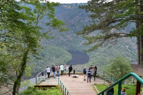 Le méandre de Queuille, un panorama emblématique d'Auvergne