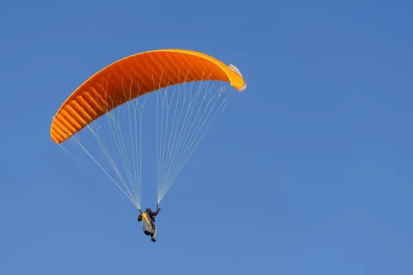 Le parapente au Puy de Dôme, une expérience aérienne unique