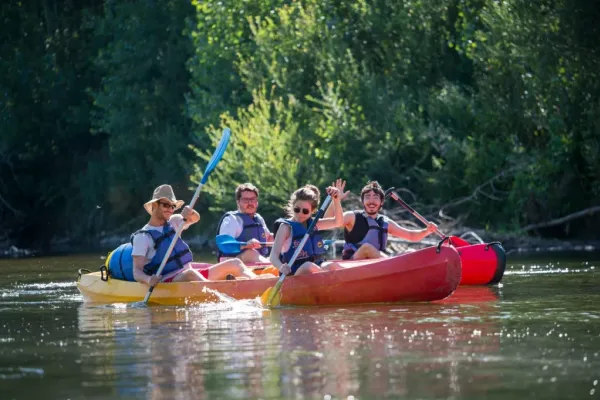 Descendez la Sioule en canoë avec Auvergne Loisirs
