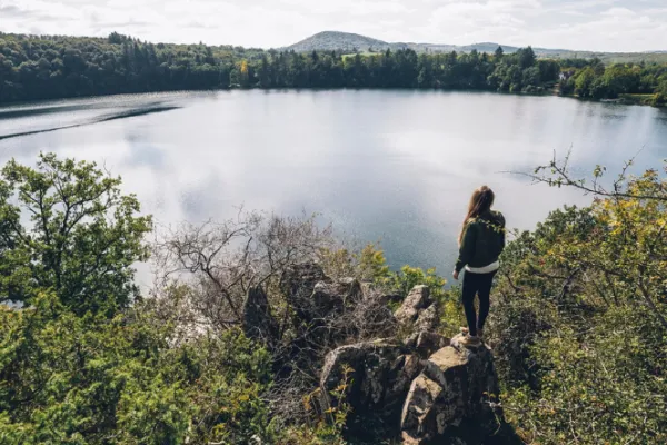 Le plan d'eau de Saint-Éloy-les-Mines, au cœur des Combrailles