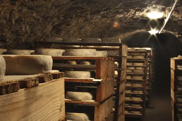 Les caves de Saint-Nectaire, au cœur du terroir auvergnat