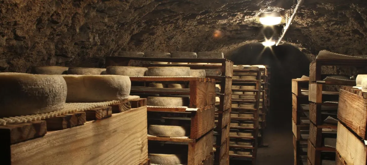 Les caves de Saint-Nectaire, au cœur du terroir auvergnat