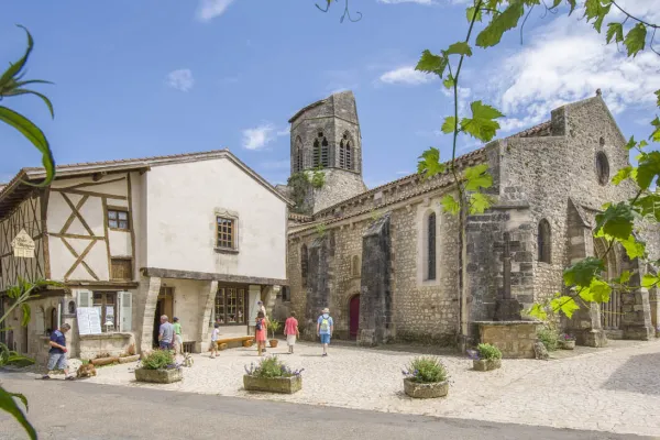 Charroux, un village d'exception au cœur de l'Auvergne