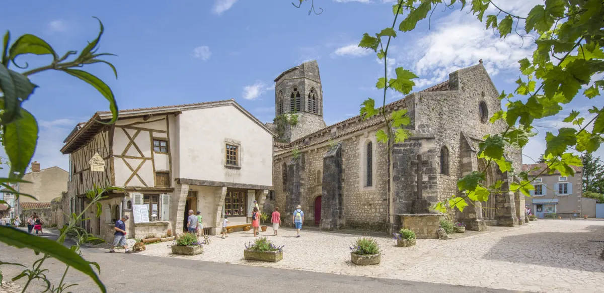 Charroux, un village d'exception au cœur de l'Auvergne