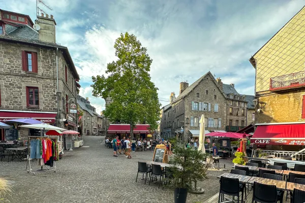 Besse-et-Saint-Anastaise, un village médiéval plein de charme
