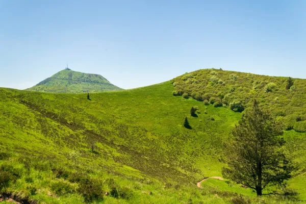 Vacances en Auvergne : nature, volcans, lacs et activités autour des établissements Evanature